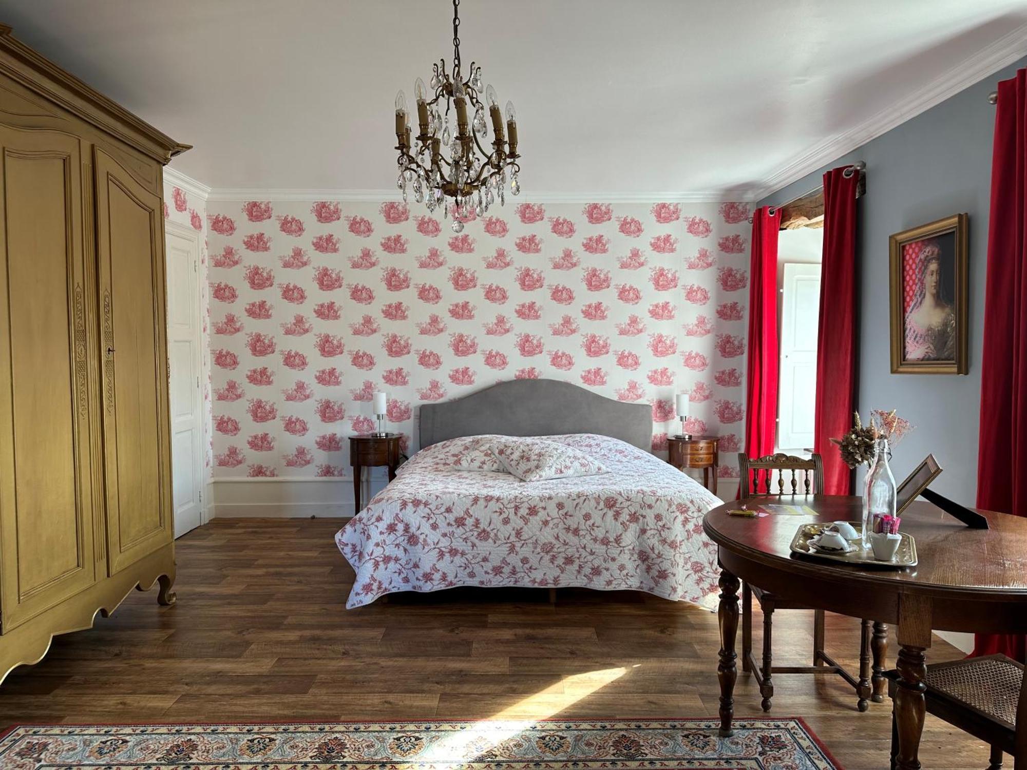 Chateau De La Preuille Bed & Breakfast มงเตกู ภายนอก รูปภาพ